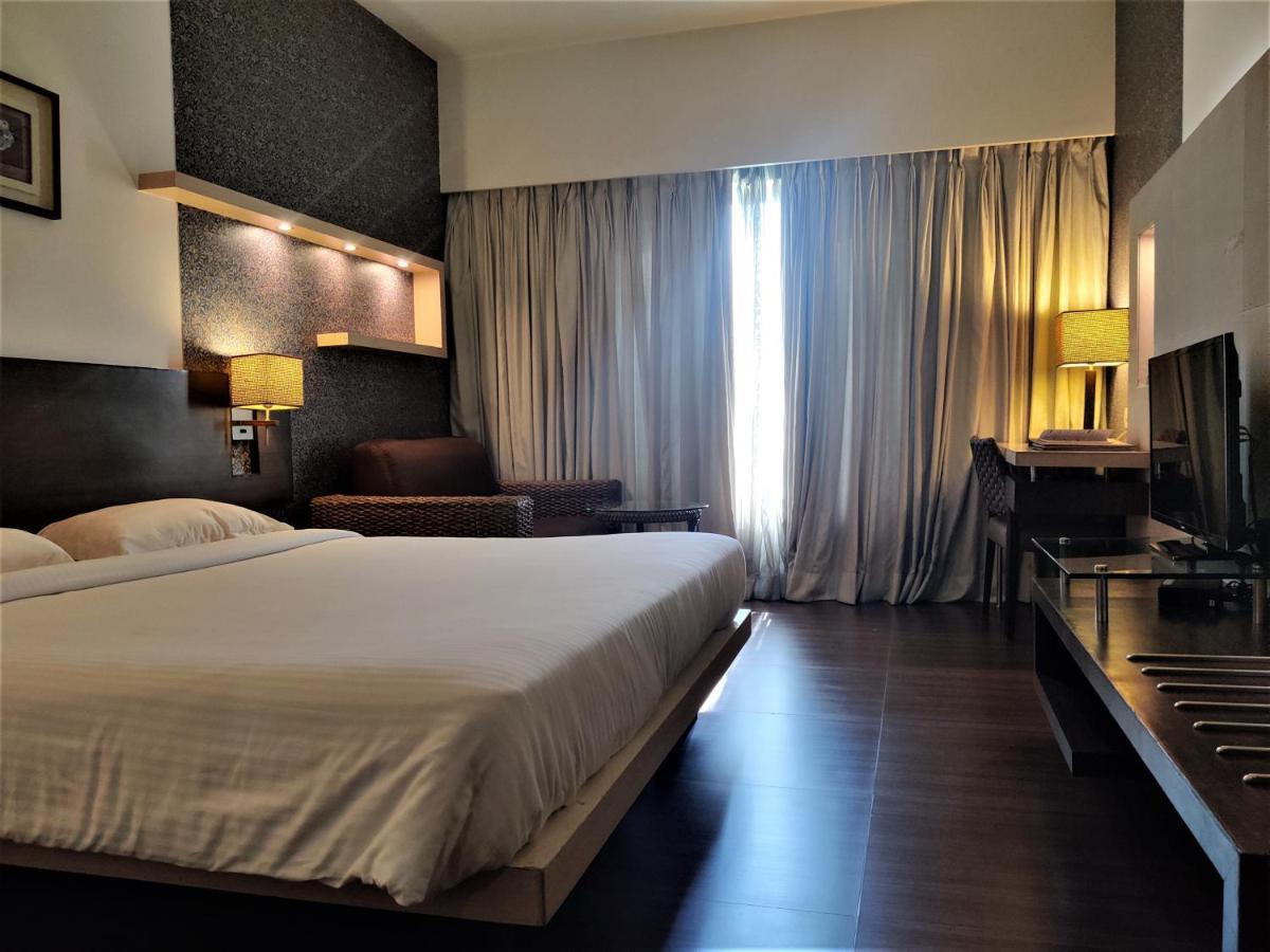 Hotel Satkar Residency Thane Eksteriør billede