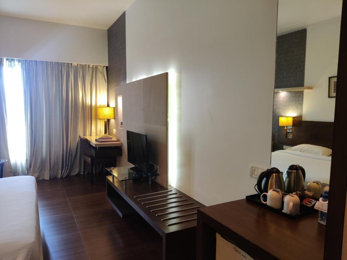 Hotel Satkar Residency Thane Eksteriør billede