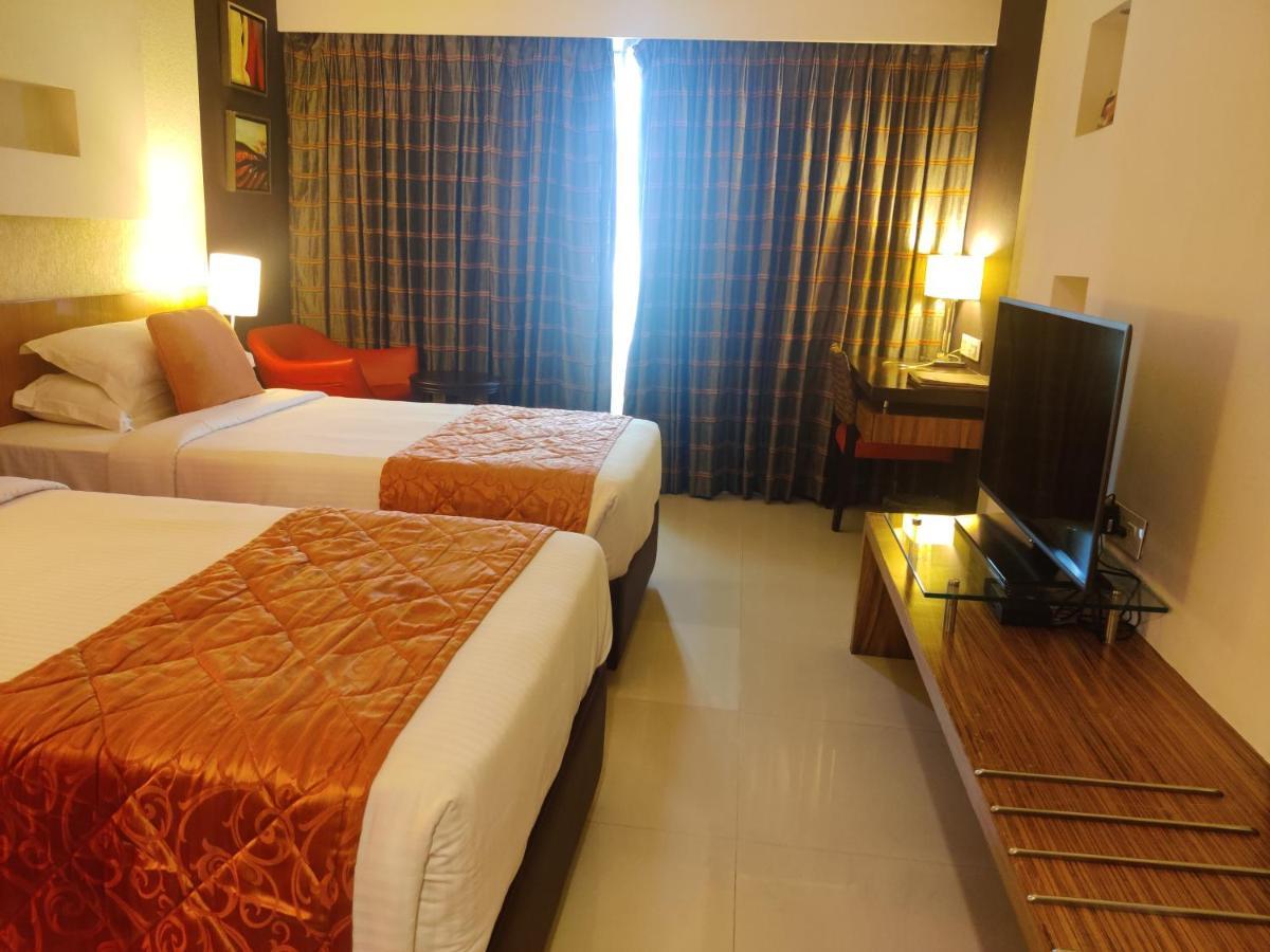 Hotel Satkar Residency Thane Eksteriør billede