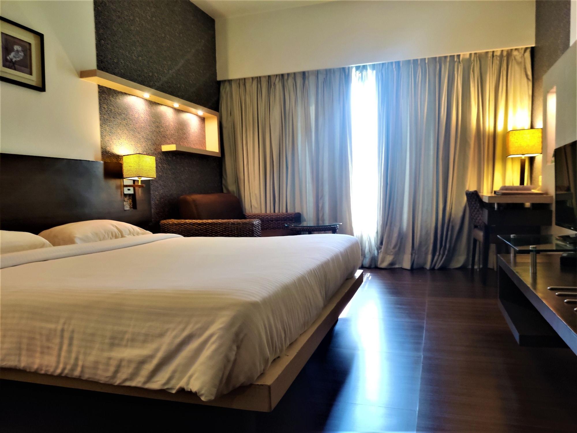 Hotel Satkar Residency Thane Eksteriør billede