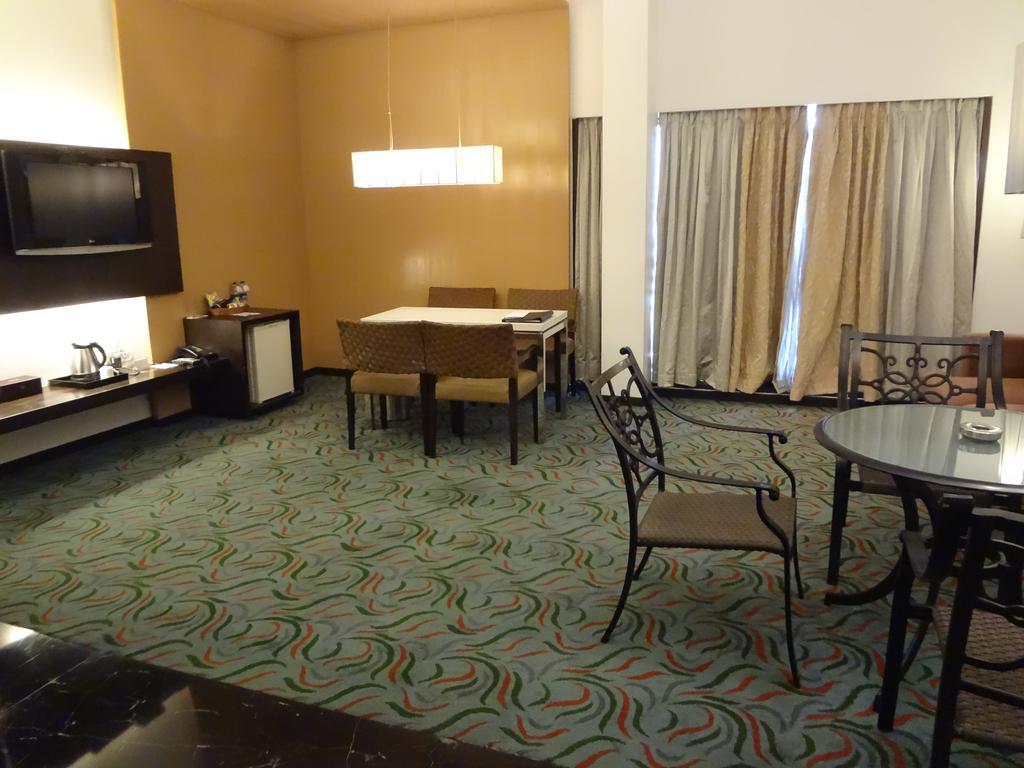 Hotel Satkar Residency Thane Eksteriør billede