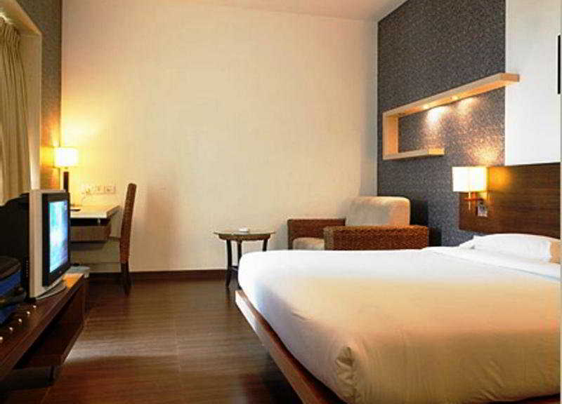 Hotel Satkar Residency Thane Eksteriør billede